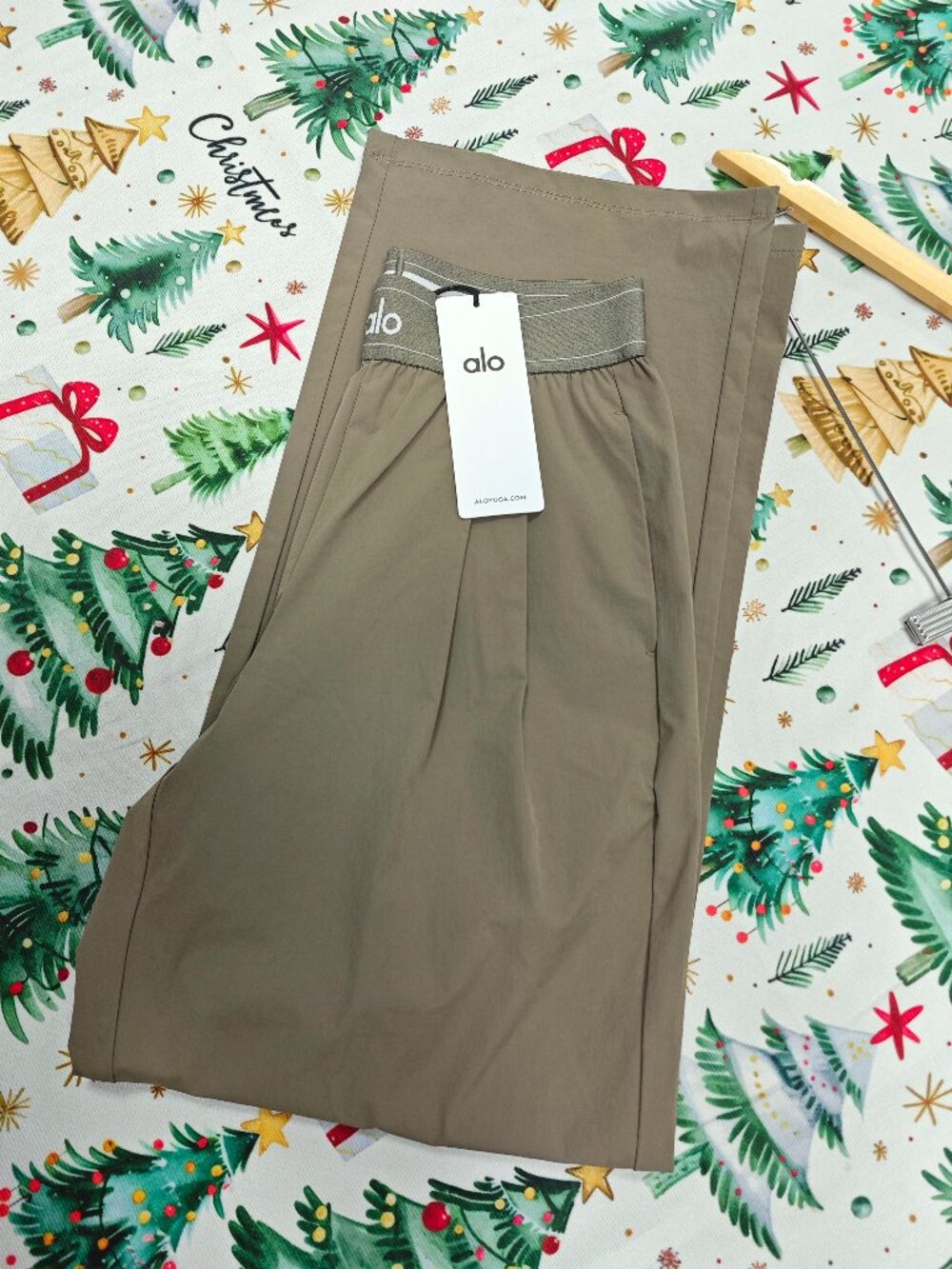 ALO Yoga Suit Up Trouser Olive（Regular 30”）🍻Lightweight Relaxed Fit Minimalist